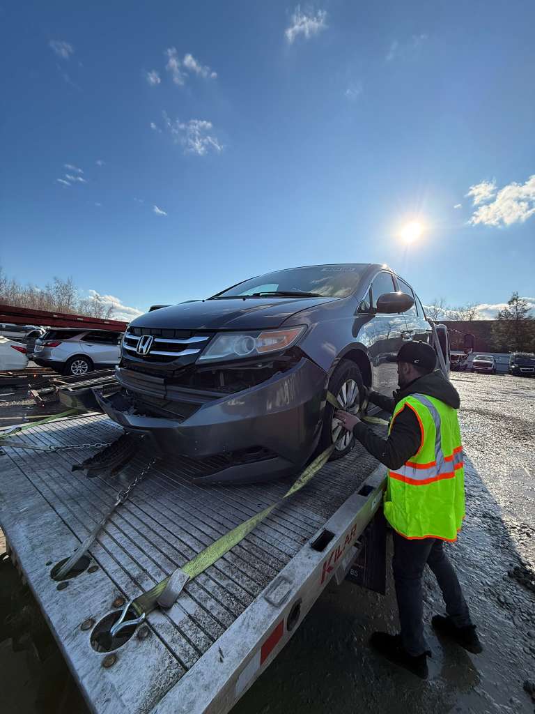FR Towing truck loading vehicle